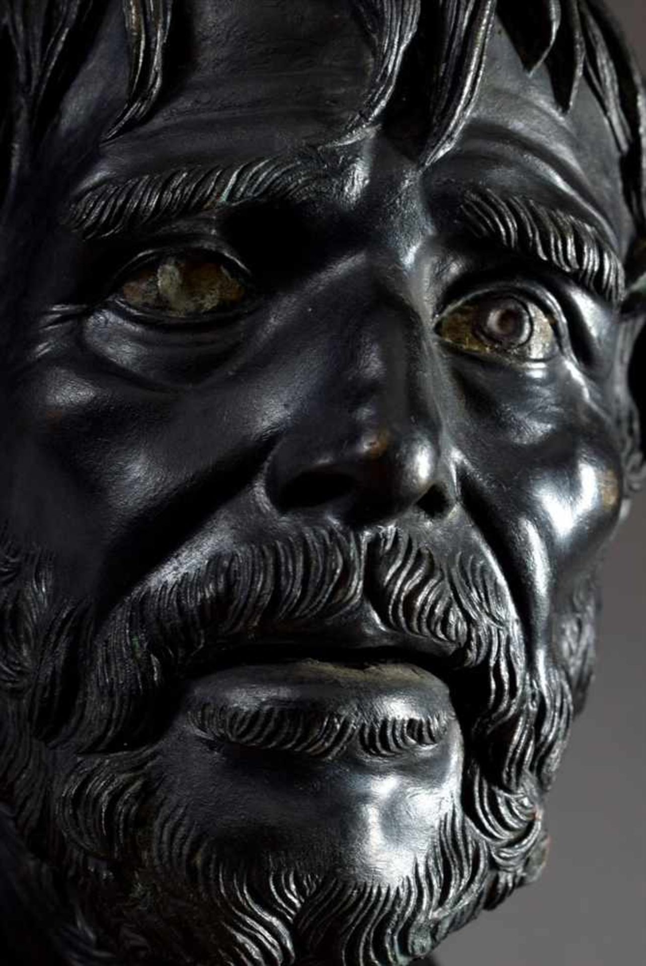 Büste „Pseudo Seneca“, Bronze/ Gelbguss, geschwärzt, hohl gearbeitet, 19.Jh., H. 25cm, Augen etwas - Bild 4 aus 6