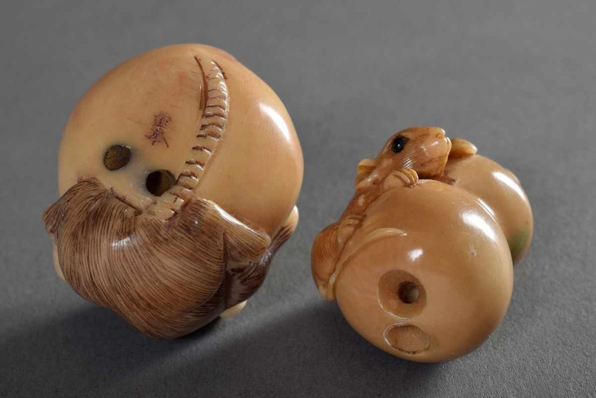 2 Diverse Katabori Netsuke "Ratte mit Flaschenkürbis" und "Ratte mit Pfirsich", Tagua Nuss mit - Bild 3 aus 5