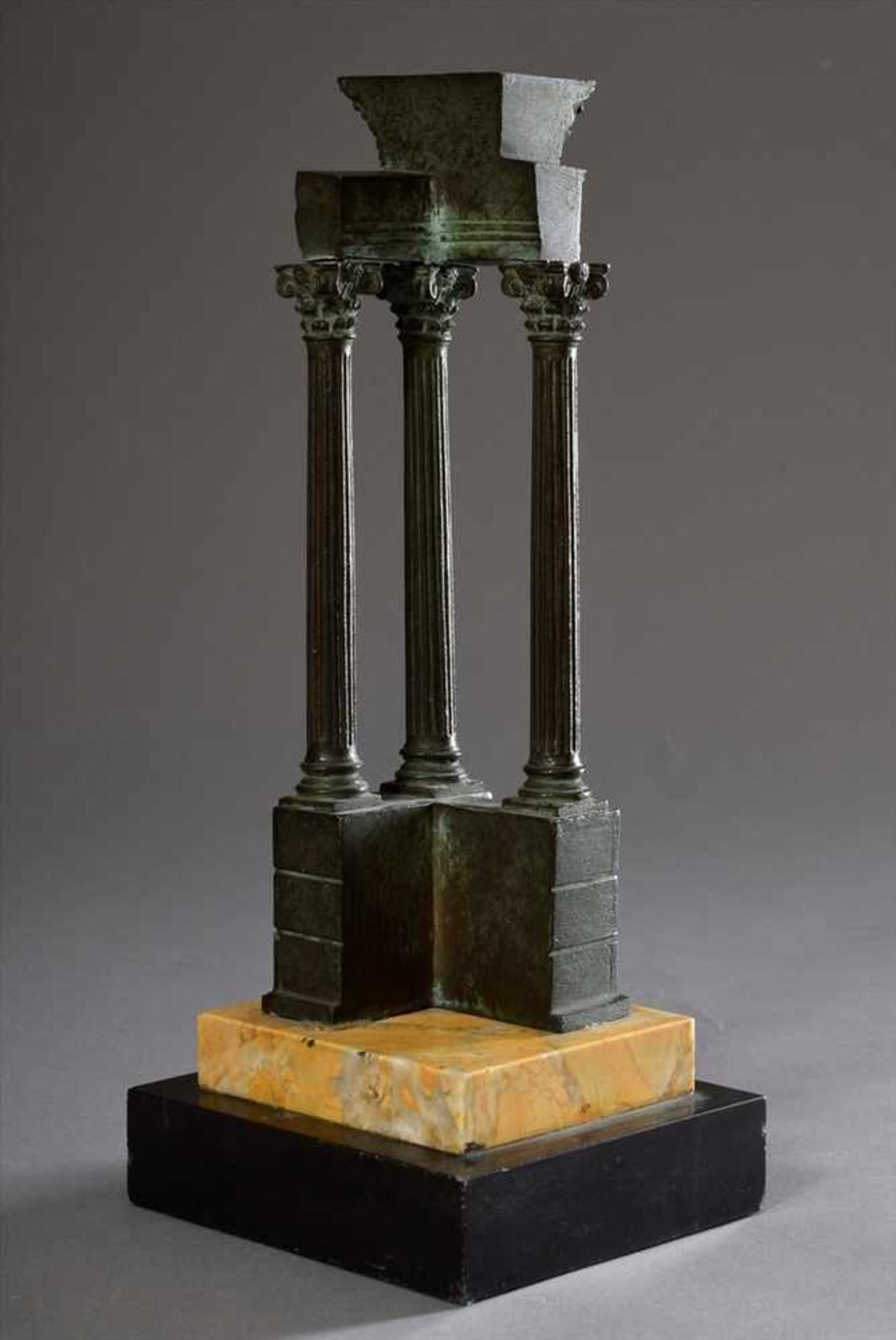 Bronze "Tempel des Vespasian und des Titus" auf Sockel, Grand-Tour-Souvenir, Ende 19.Jh., H. 32cm, - Bild 3 aus 3