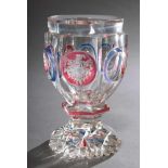 Farbig bemalter Biedermeier Pokal mit geschliffenen "Blumentondi" in rosé/blau, H. 13cm, minimal