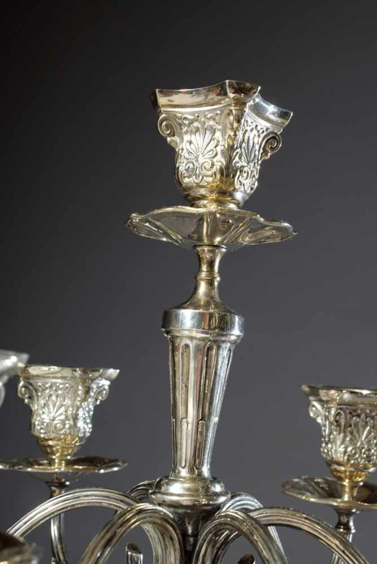 Paar große 7-flammige Tafelgirandolen in klassizistischer Façon, Hugo Böhm, Silber 800 (gefüllt), - Image 4 of 5
