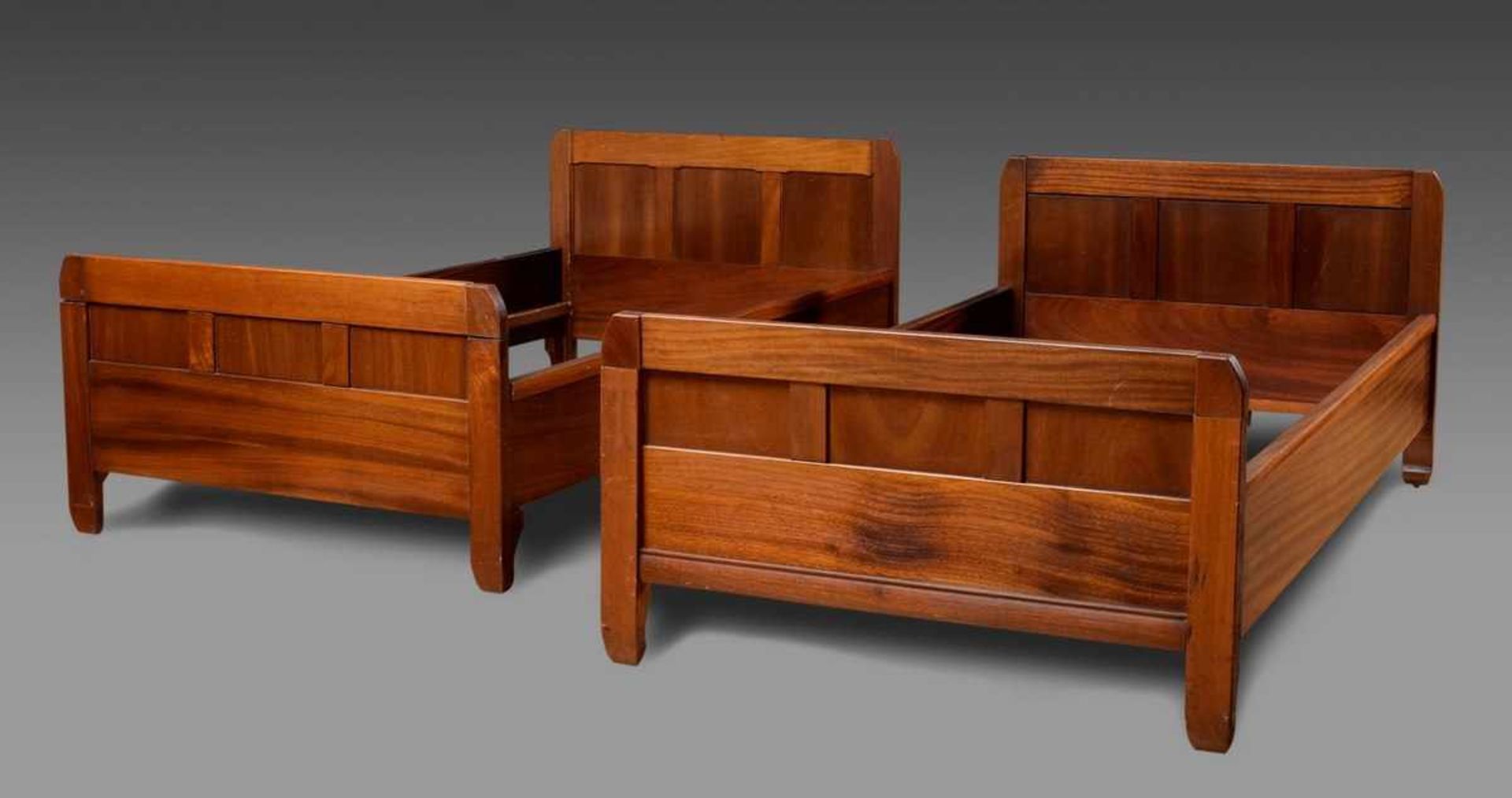 3 Teile Riemerschmidt, Richard (1868-1957): Paar Betten und Nachttischchen aus Einrichtung III für - Bild 2 aus 7