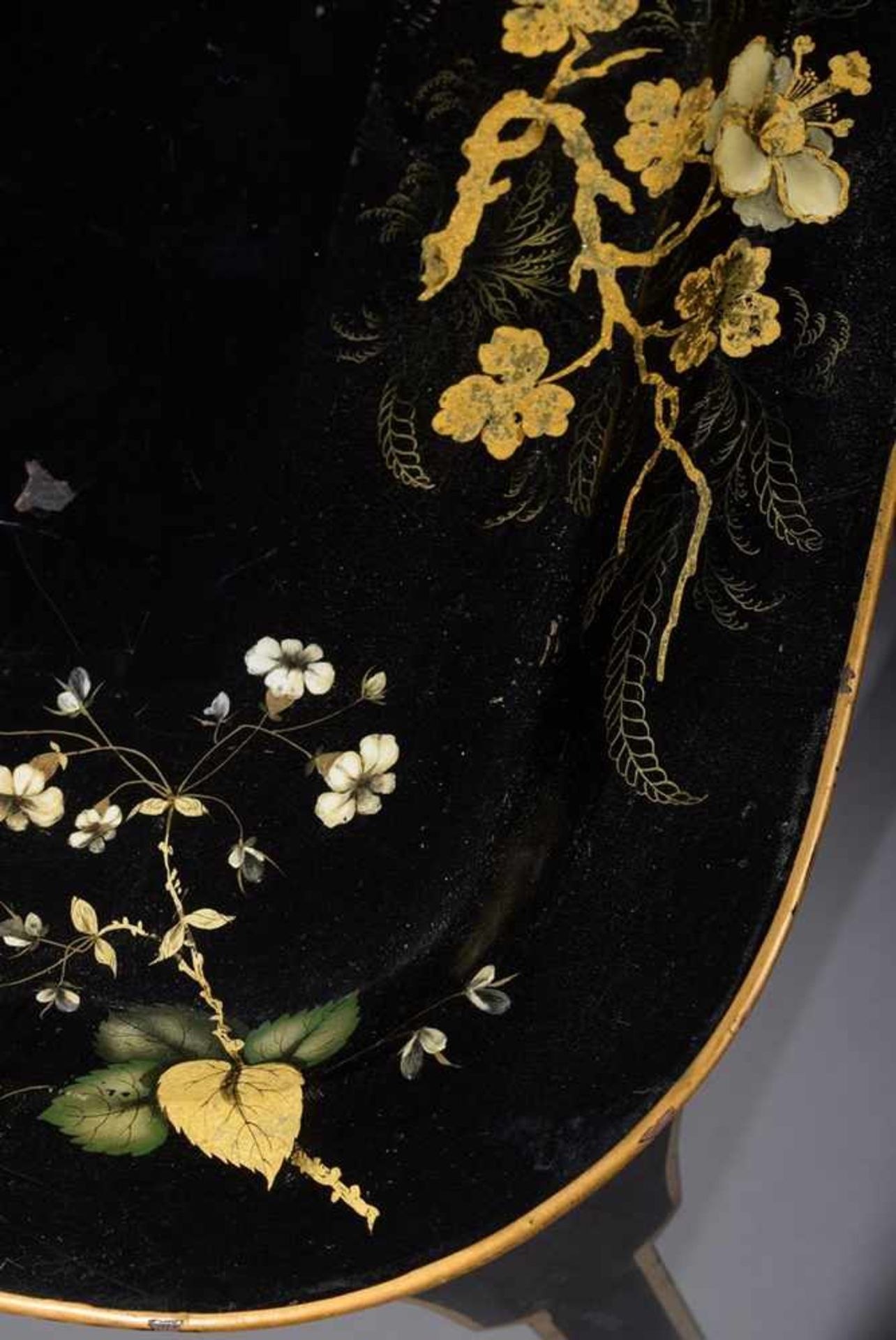 Kleiner schwarzer Lack Tablett-Tisch mit goldenem Floraldekor, 56,5x62x46cm, Gestell ergänztSmall - Bild 4 aus 4