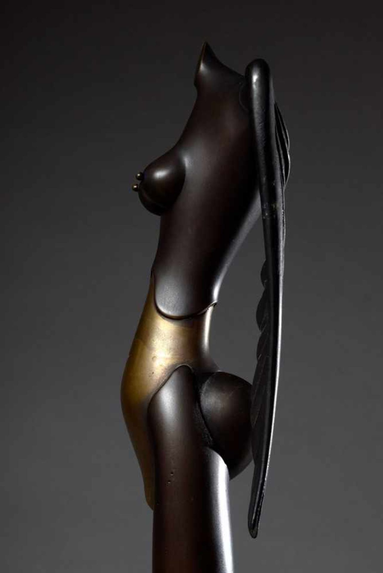 Wunderlich, Paul (1927-2010) "Nike", Bronze auf Marmorsockel, nummeriert 938/1000, Gießerstempel: - Bild 4 aus 5