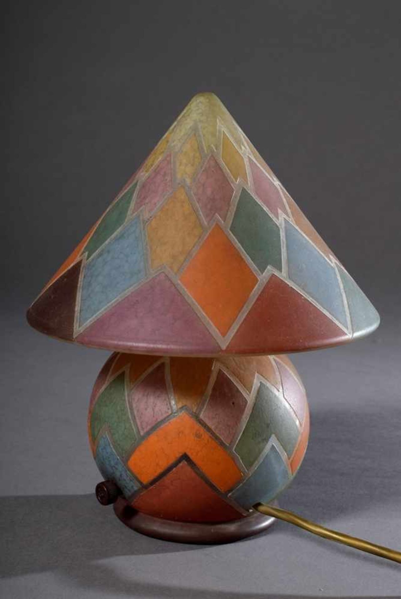 Tschechische Art Deco Lampe in Kugelform mit Kegelhut, farbige Einschmelzungen mit graphischem - Bild 3 aus 5