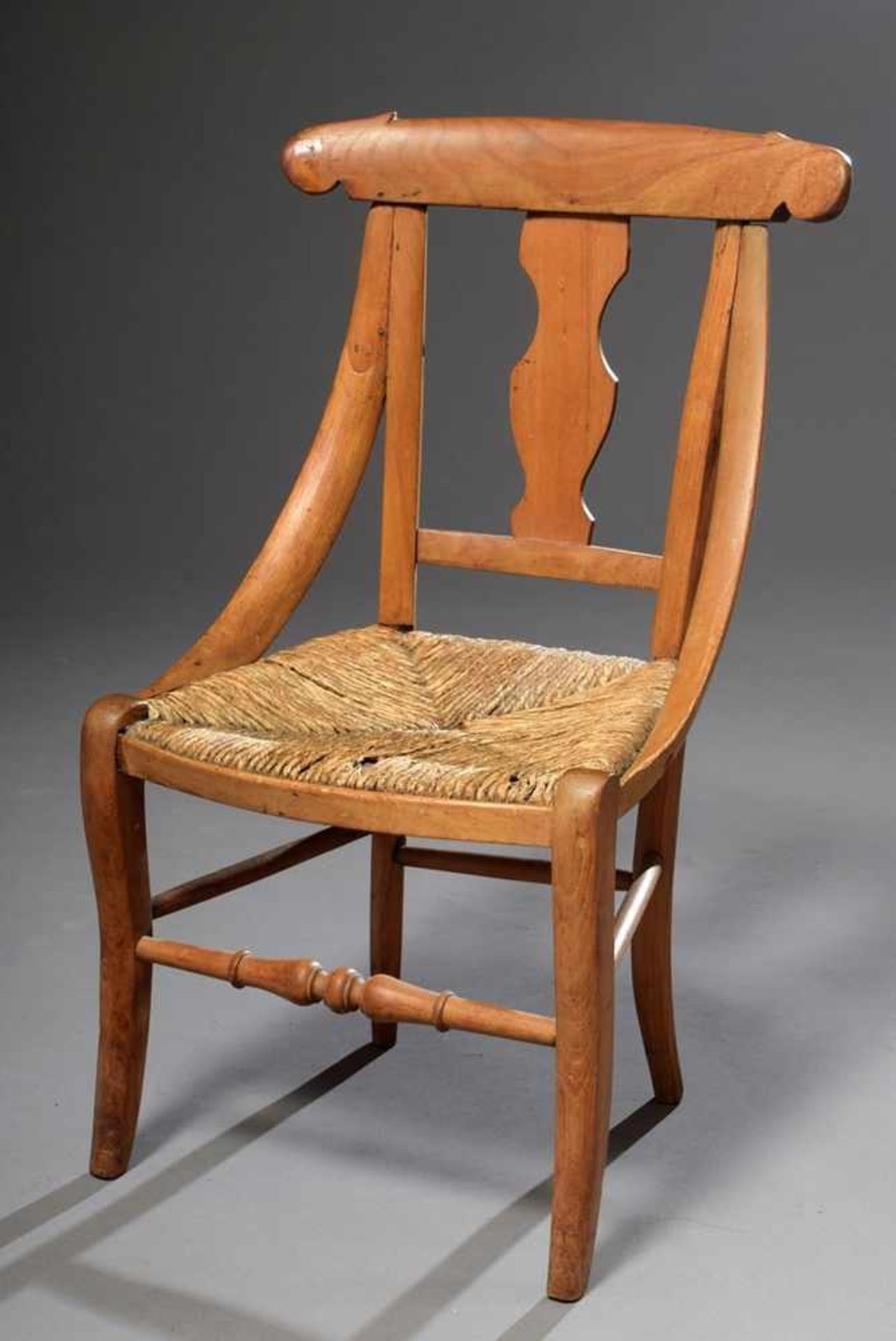 Französischer Kinderstuhl mit geflochtenem Sitz, 19.Jh., etwas defekt, H59x29 cm, Nachlass Rosemarie