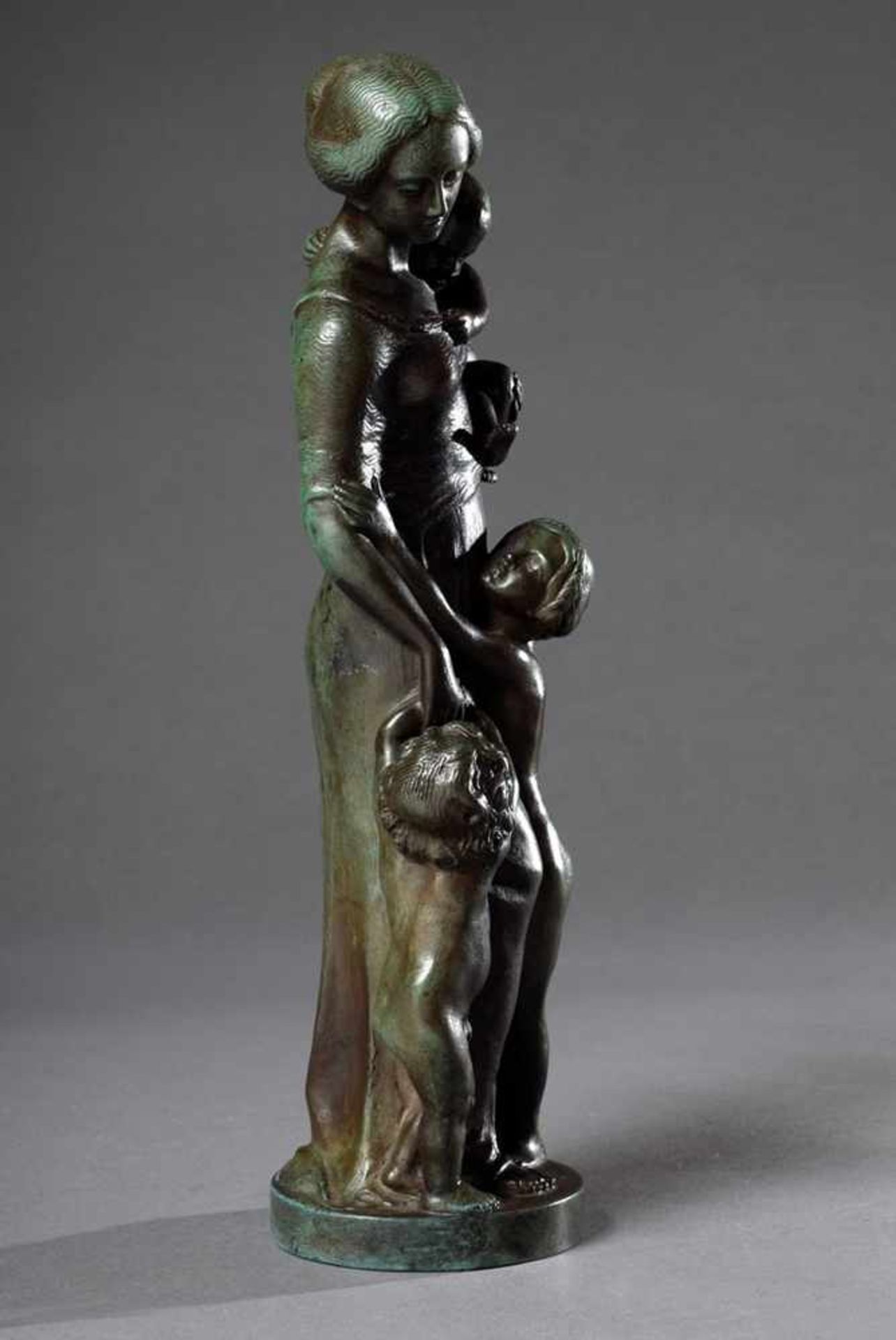 Schönauer, Alexander (1871-1955) "Mutterschaft", seltene Bronzeplastik des Hamburger Silberschmieds, - Image 2 of 7