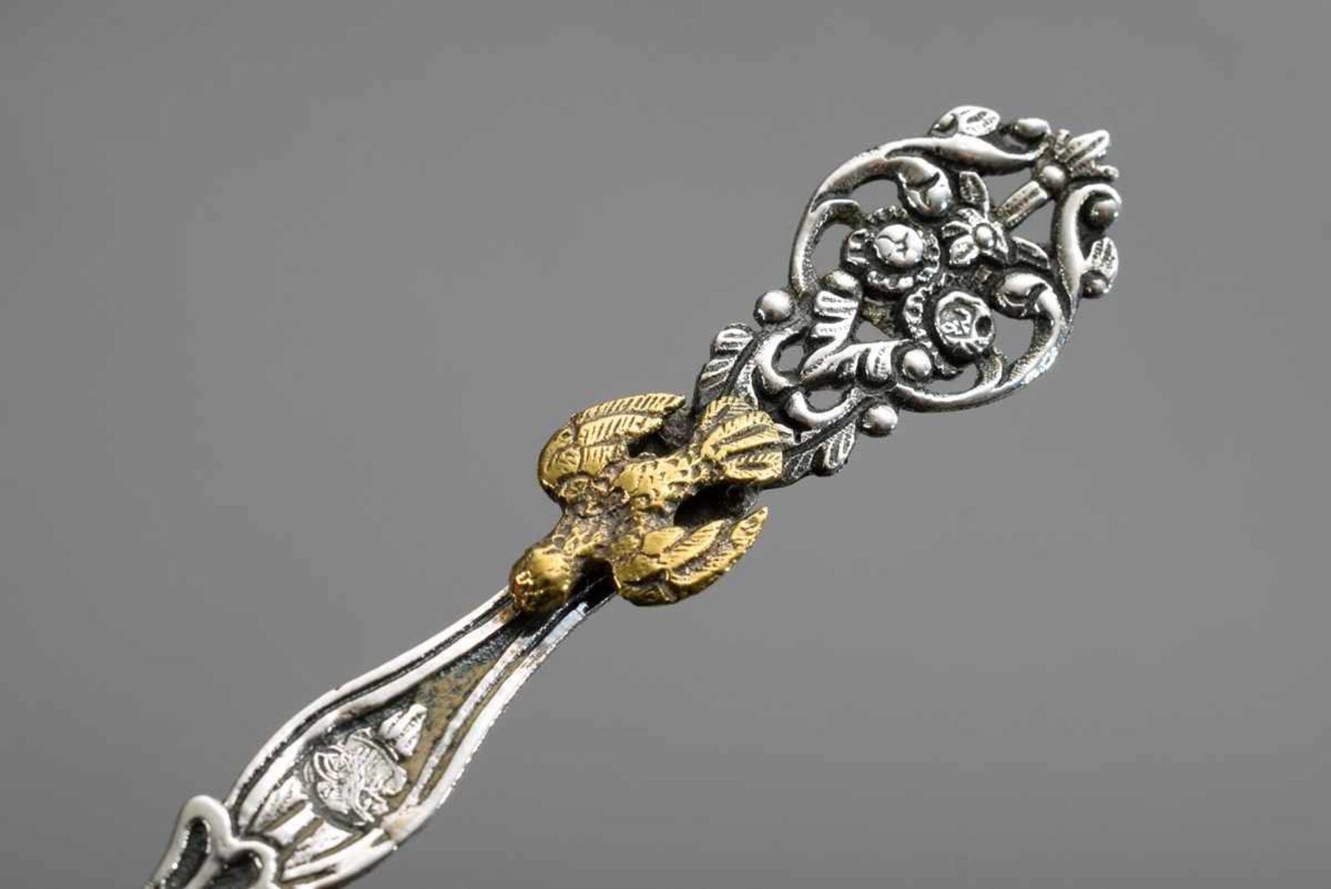 2 Osmanische Silber Löffel mit getriebenem Dekor "Adler" und "Schlangen" sowie Messing Aufsätzen " - Image 3 of 3