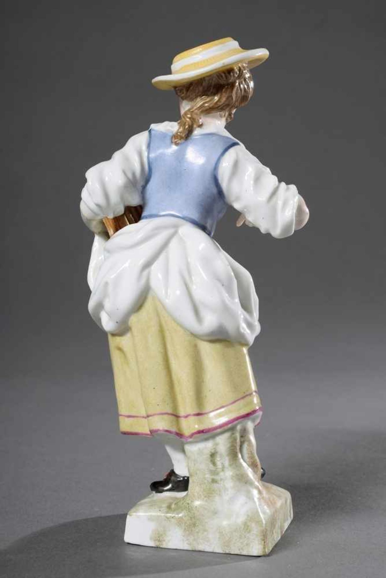 KPM Figur „Frau mit Käfig“, farbig staffiert, frühe Zeptermarke, um 1820/30, H. 15cm, am Arm - Image 2 of 5