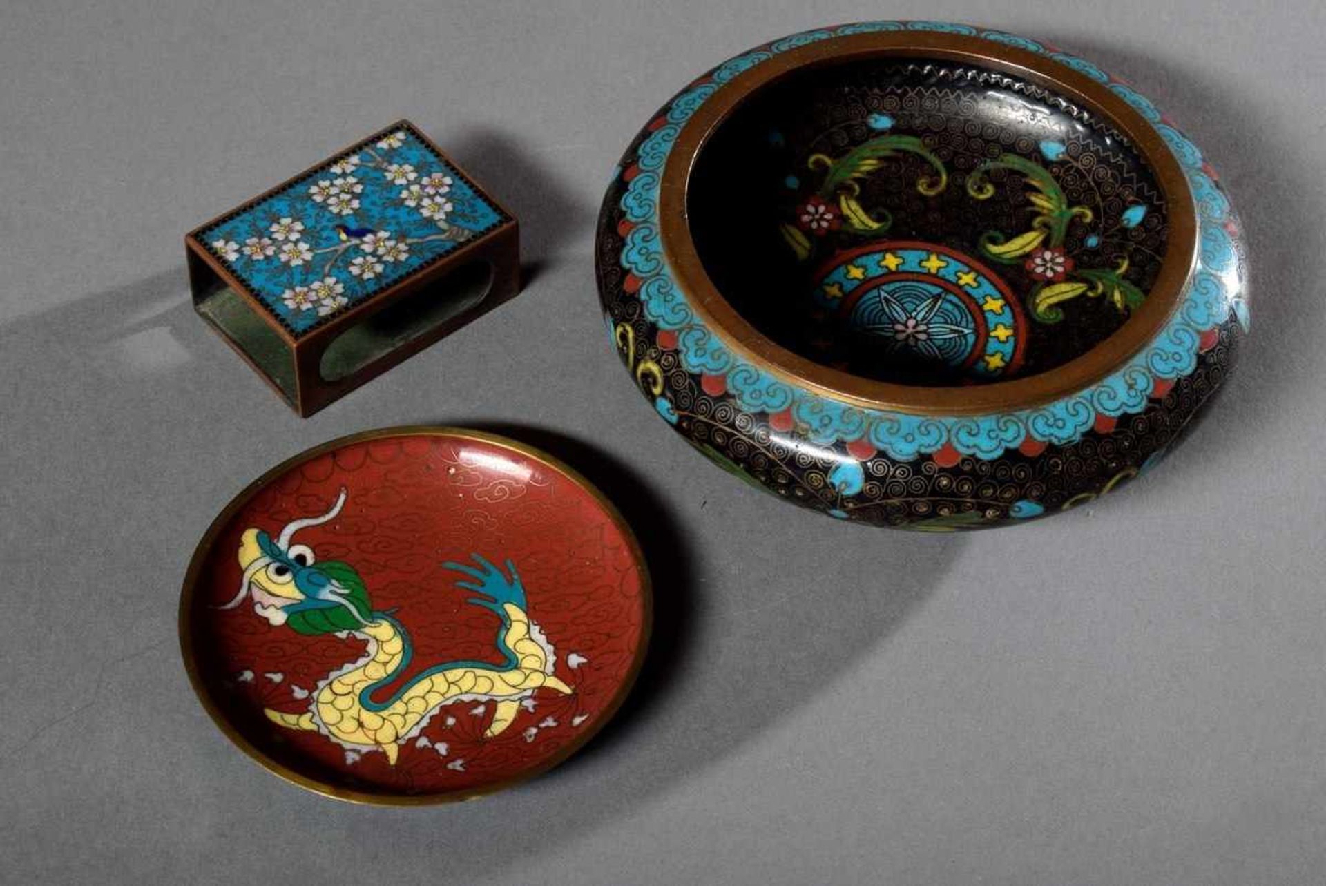 8 Diverse Teile Cloisonné Objekte in verschiedenen Mustern: 2 Vasen, 2 Deckeldosen, Koro, Japan um - Bild 5 aus 5