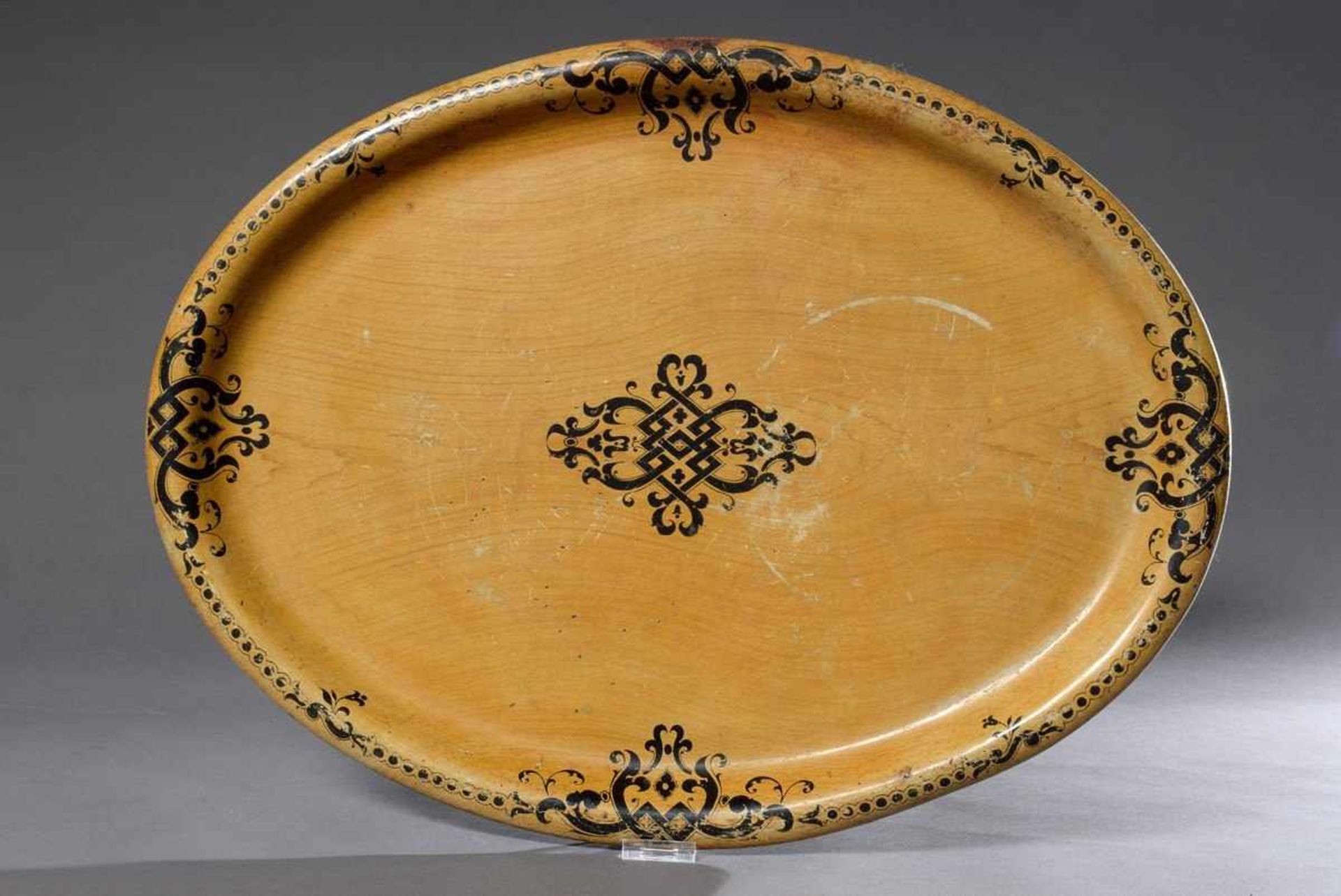 Großes ovales Blechtablett in Holz Trompe-l'œil mit schwarzen Ornamenten, 19.Jh., 61x45,5cm, etwas