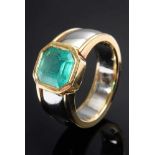 WG/GG 750 Ring mit Smaragd (ca. 1.9ct) im Treppenschliff, 13,8g, Gr. 52,5, Fassung leicht lockerWG/