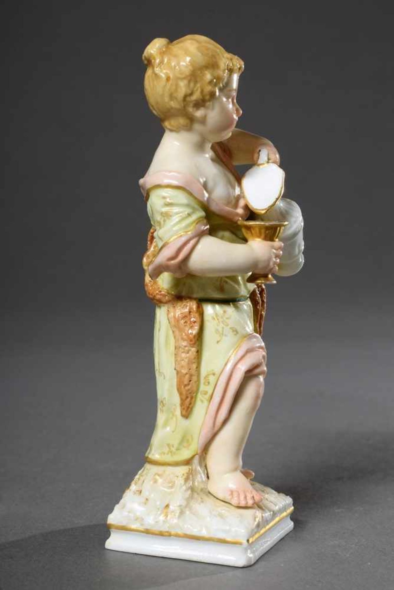 Kleine KPM Figur „Mädchen mit Kelch und Krug“, farbig staffiert, Ende 19.Jh., H. 11,5cm, etwas - Image 3 of 5