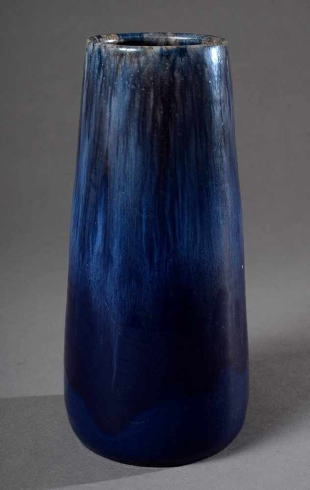 Blaue konische Vase, Keramik Leinweber & Co./Altona, Modellnr. 47, 1922/23, H. 21cmBlue conical