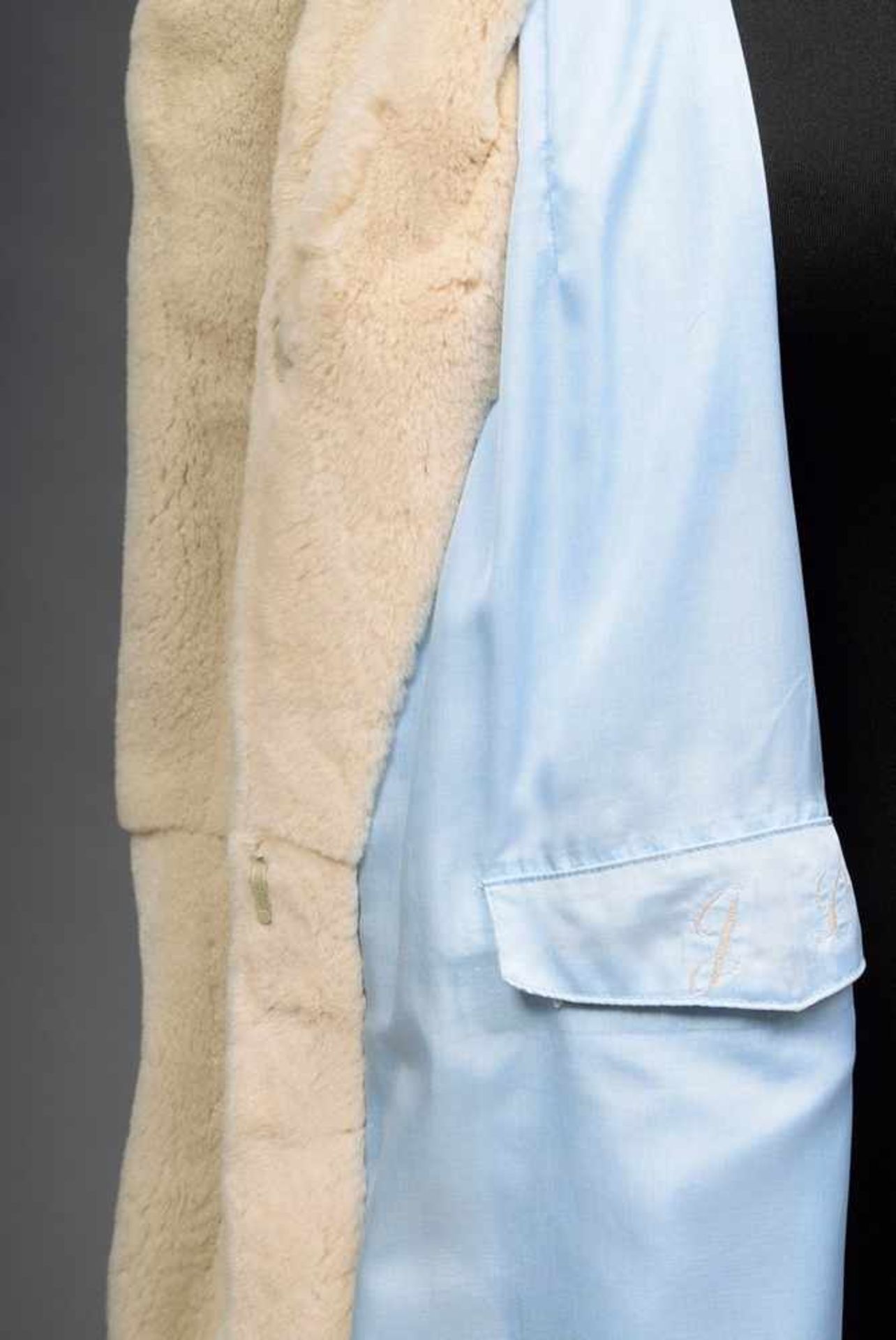 Geschorener Pearlnerz Mantel mit Kapuze und hellblauem Seidenfutter, Gr. 40/42Mink coat with hood - Bild 4 aus 4