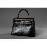 Hermès Vintage "Kelly Bag 28", schwarzes Echsenleder, Schlüssel vorhanden, 1950, 22x28cm,
