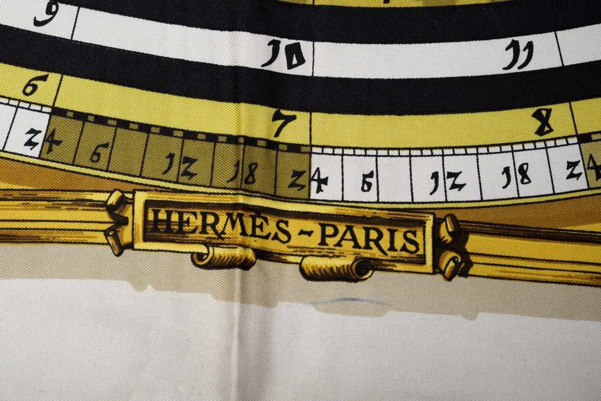 Hermès Seiden Carré "Dies et Hore", 90x90cm, in Original Box, fleckigHermès Silk Carré "Dies et - Bild 3 aus 3