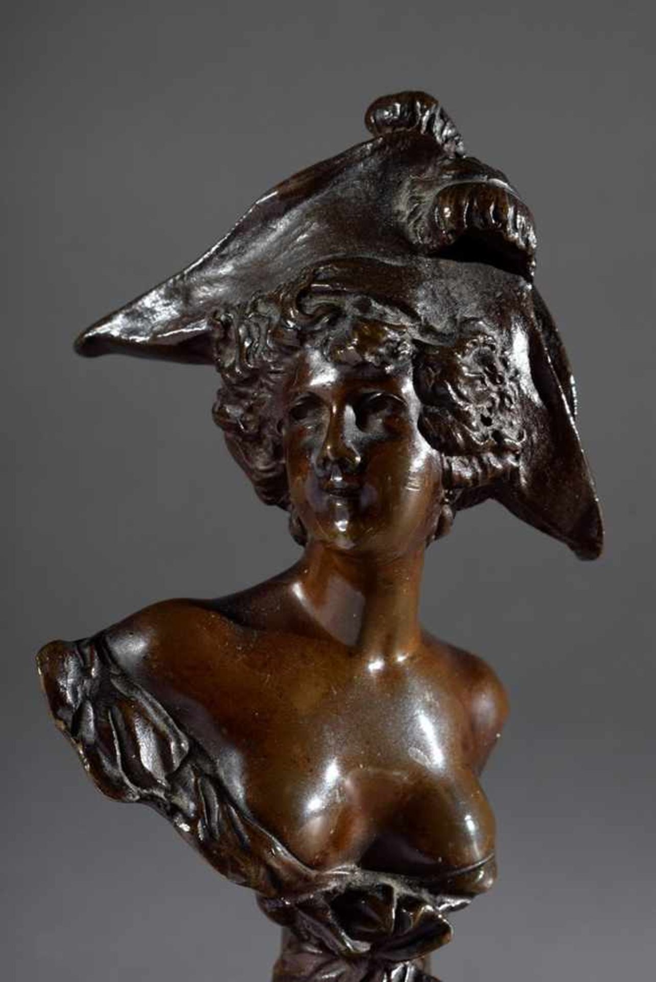 Kowalczewski, Paul Ludwig (1869-1910) "Marianne", patinierte Bronze auf Steinsockel, H. - Image 3 of 6