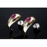 Paar klassische GG 585 Ohrstecker mit Rubincabochons und Brillanten (zus.ca. 0.08ct/SI/W), 3,3g,