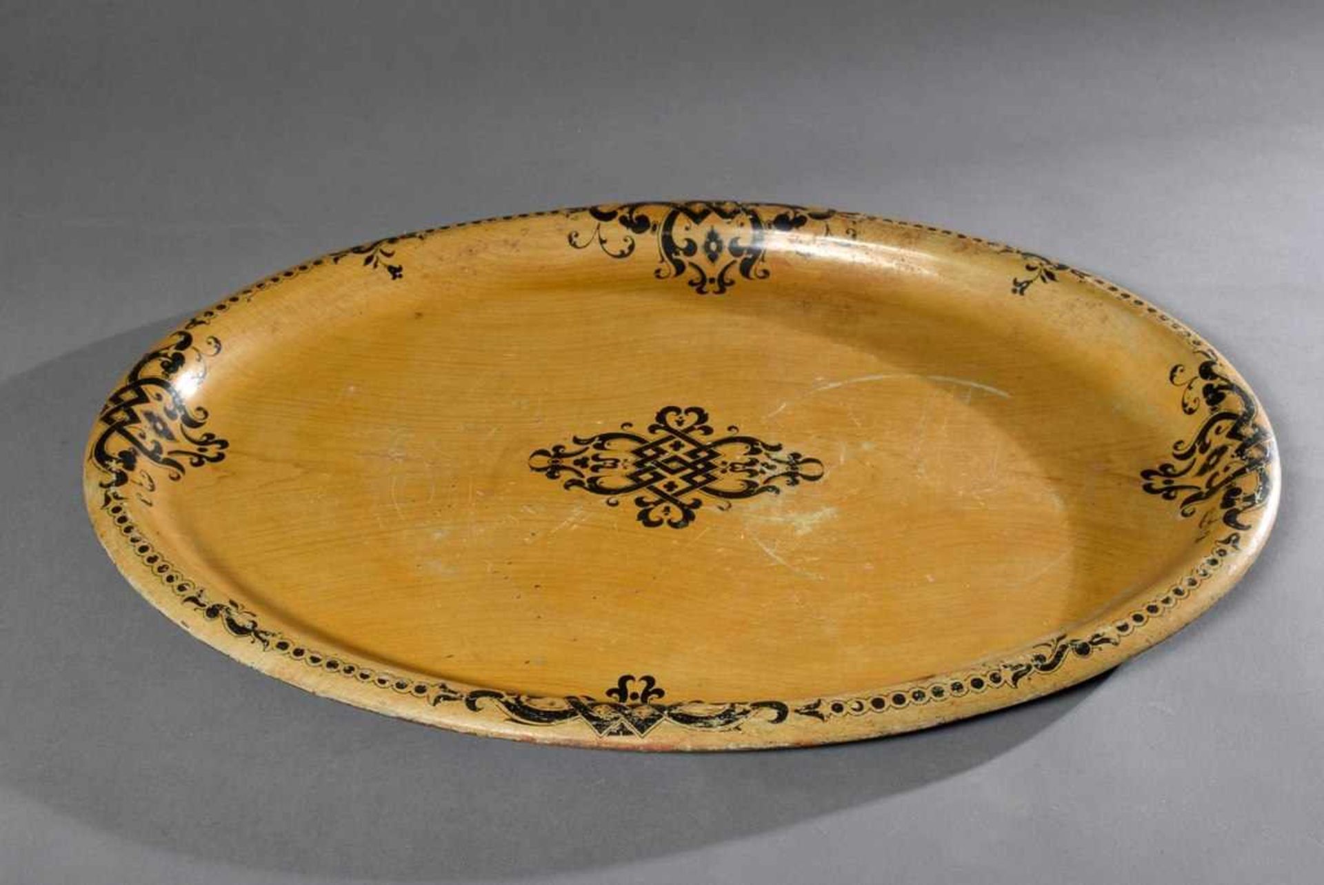 Großes ovales Blechtablett in Holz Trompe-l'œil mit schwarzen Ornamenten, 19.Jh., 61x45,5cm, etwas - Image 2 of 3