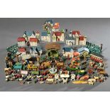 Konvolut diverse alte Erzgebirge Figuren "Kleine Stadt", Holz, farbig gefasst, bestehend aus: