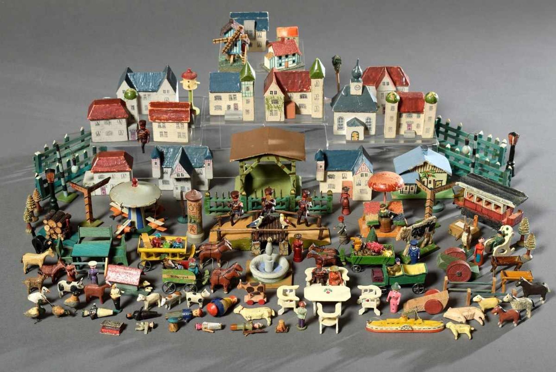 Konvolut diverse alte Erzgebirge Figuren "Kleine Stadt", Holz, farbig gefasst, bestehend aus: