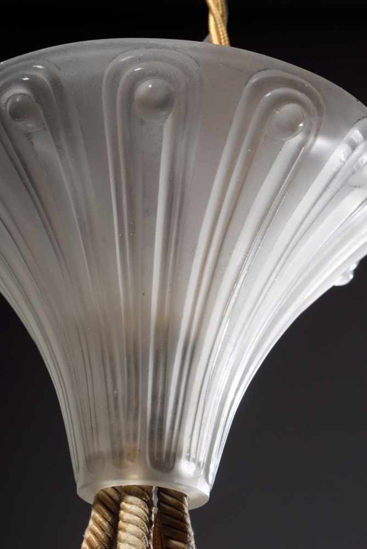 Lalique Opalinglas Deckenkuppel "Dalias", unsign., Originalzustand, L. ca. 62cm, Ø 30cmLalique - Bild 3 aus 4