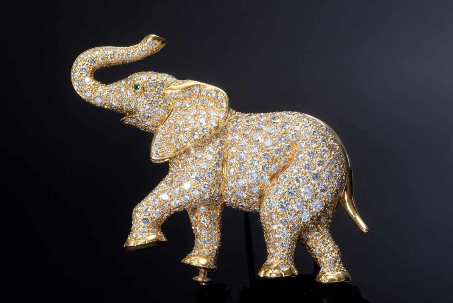 GG 750 Cartier Nadel "Elefant" mit Brillantpavée (zus. ca. 5ct/IF-VVSI/TW) und Smaragdaugen, Ref.-