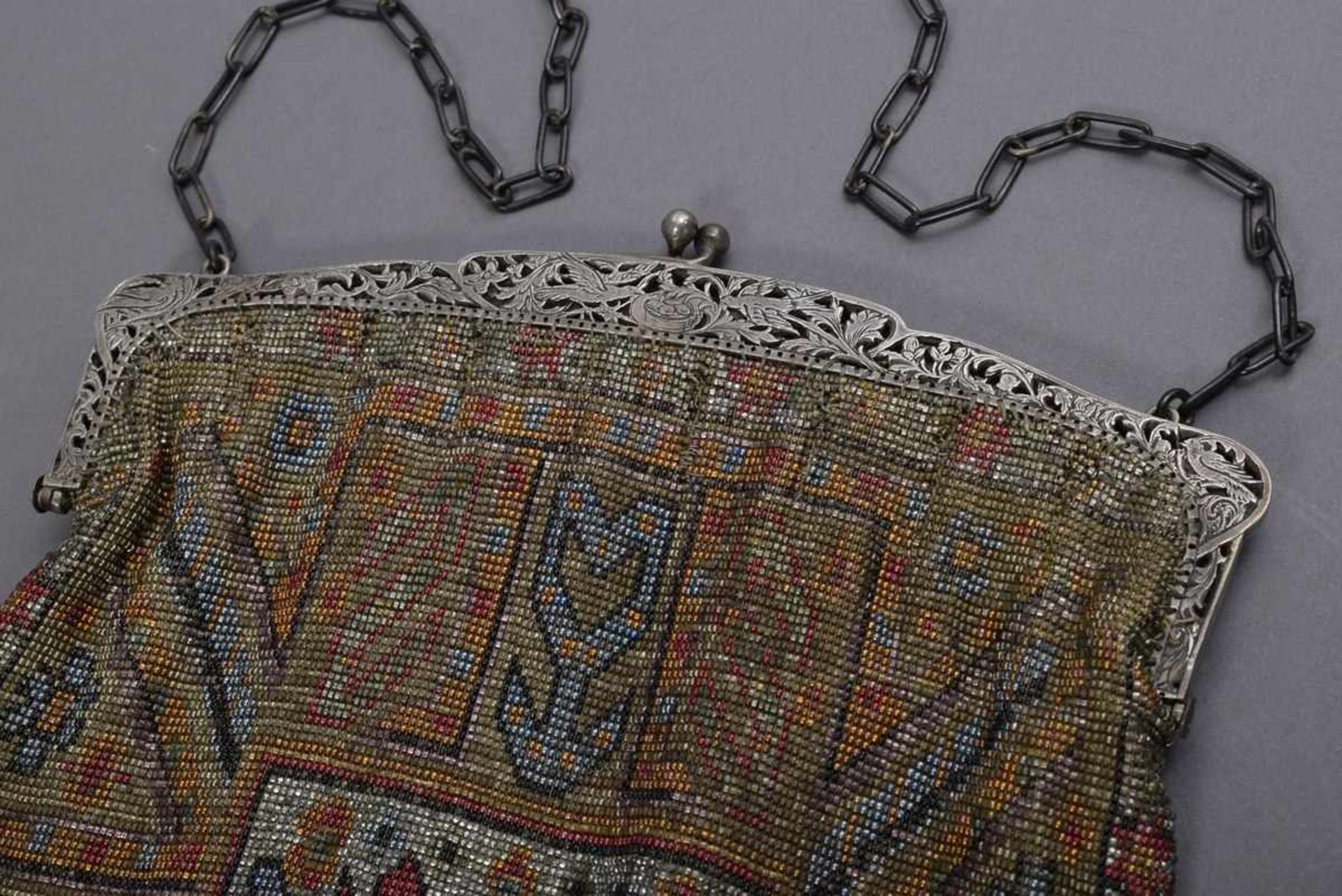 Art Deco Perlstickerei Tasche mit ornamentalem Dekor und floral durchbrochenem Silber 800 Bügel, - Bild 2 aus 4
