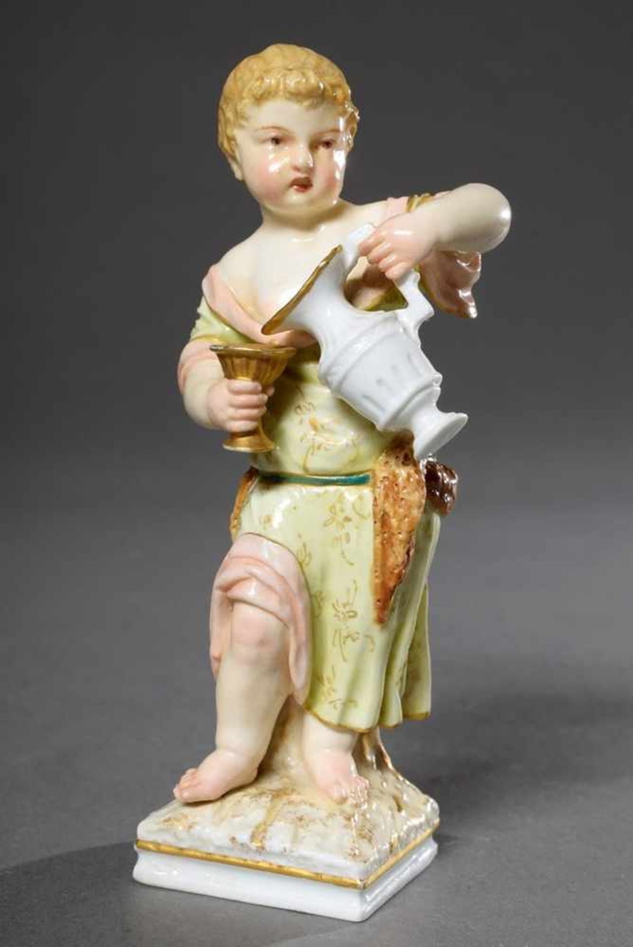 Kleine KPM Figur „Mädchen mit Kelch und Krug“, farbig staffiert, Ende 19.Jh., H. 11,5cm, etwas