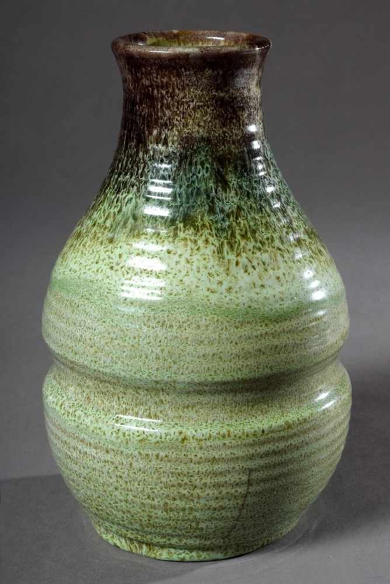 Quergerillte hellgrüne Vase, Mutz/Altona, Modellnr. 76, 1899-1902, H. 19cmLight green vase, Mutz/ - Image 2 of 4