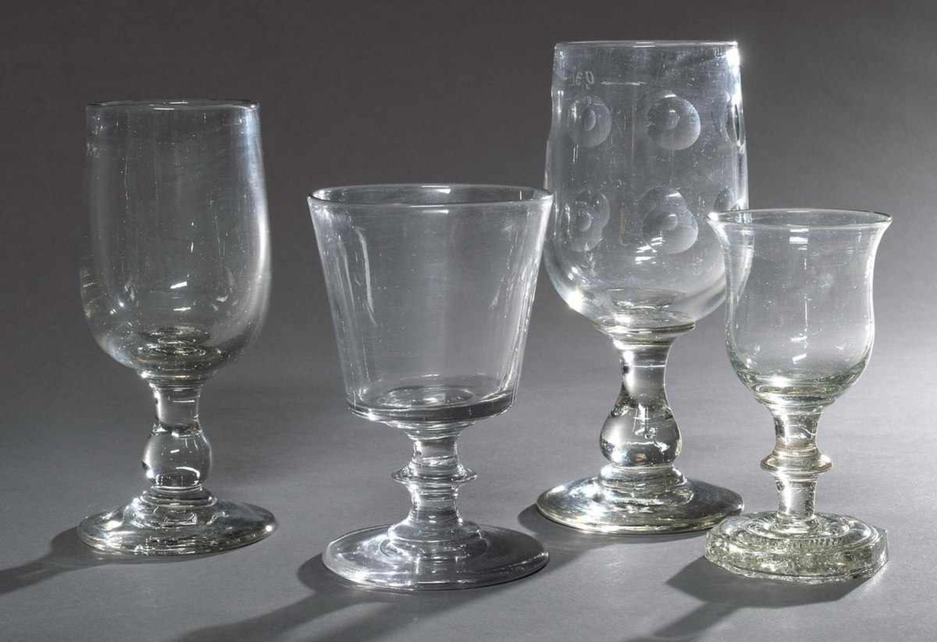 4 Diverse rustikale Biergläser in verschiedenen Formen, um 1900, H. 12,5-18,5cm, 1x minimal