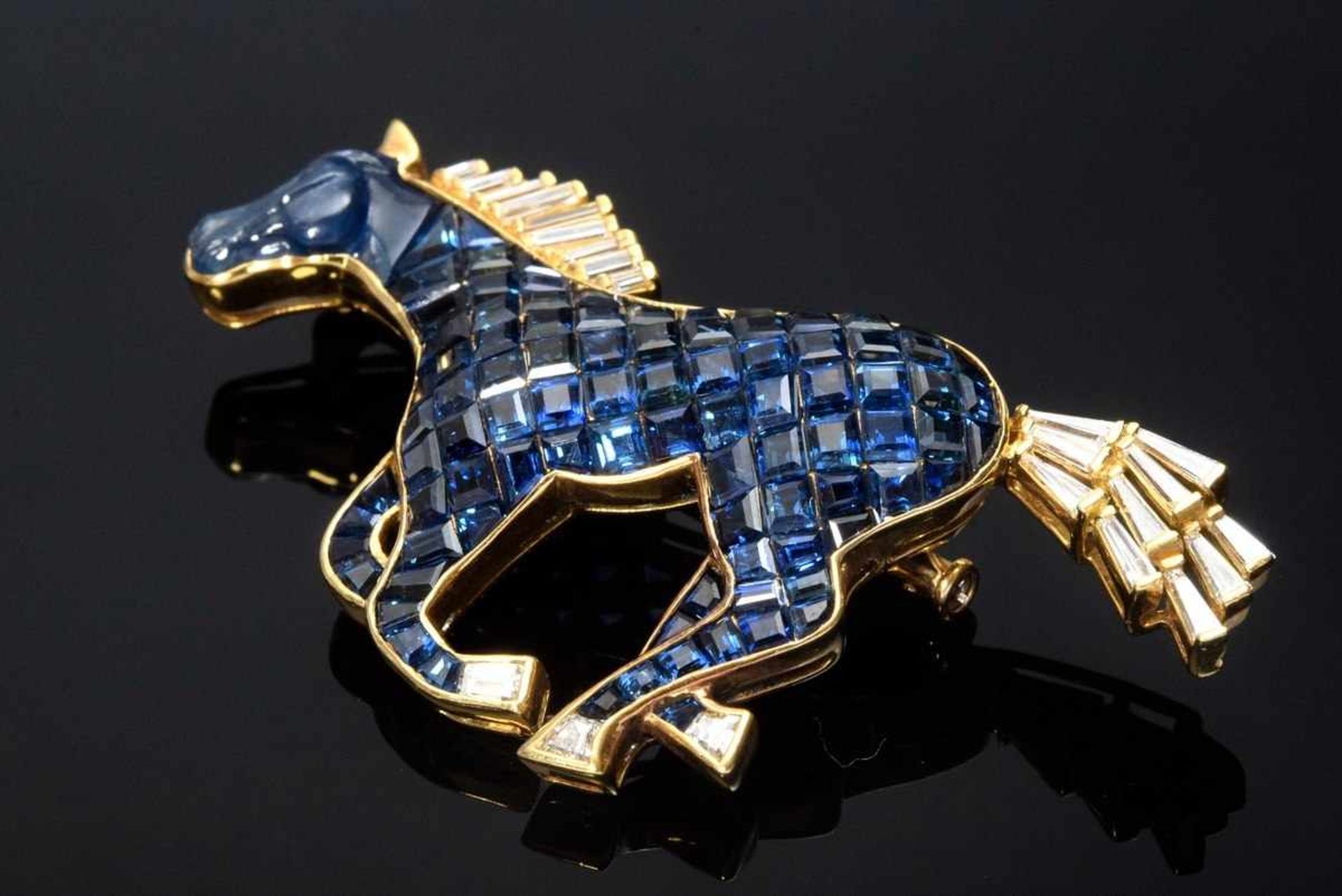 Aussergewöhnliche GG 750 Nadel "Pferd" mit Saphiren (zus. ca. 25.07ct) und Diamanten (zus. ca.0.97/ - Image 4 of 4