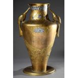 Große vergoldete Zinn Vase mit plastischen "Pfauen" Handhaben und Misteldekor, um 1900, H. 52cm,