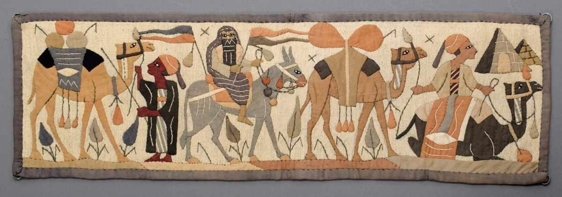 Ägyptischer Textil Wandbehang "Karawane", Baumwolle, um 1920, 23x73cm, etwas ausgeblichenEgyptian