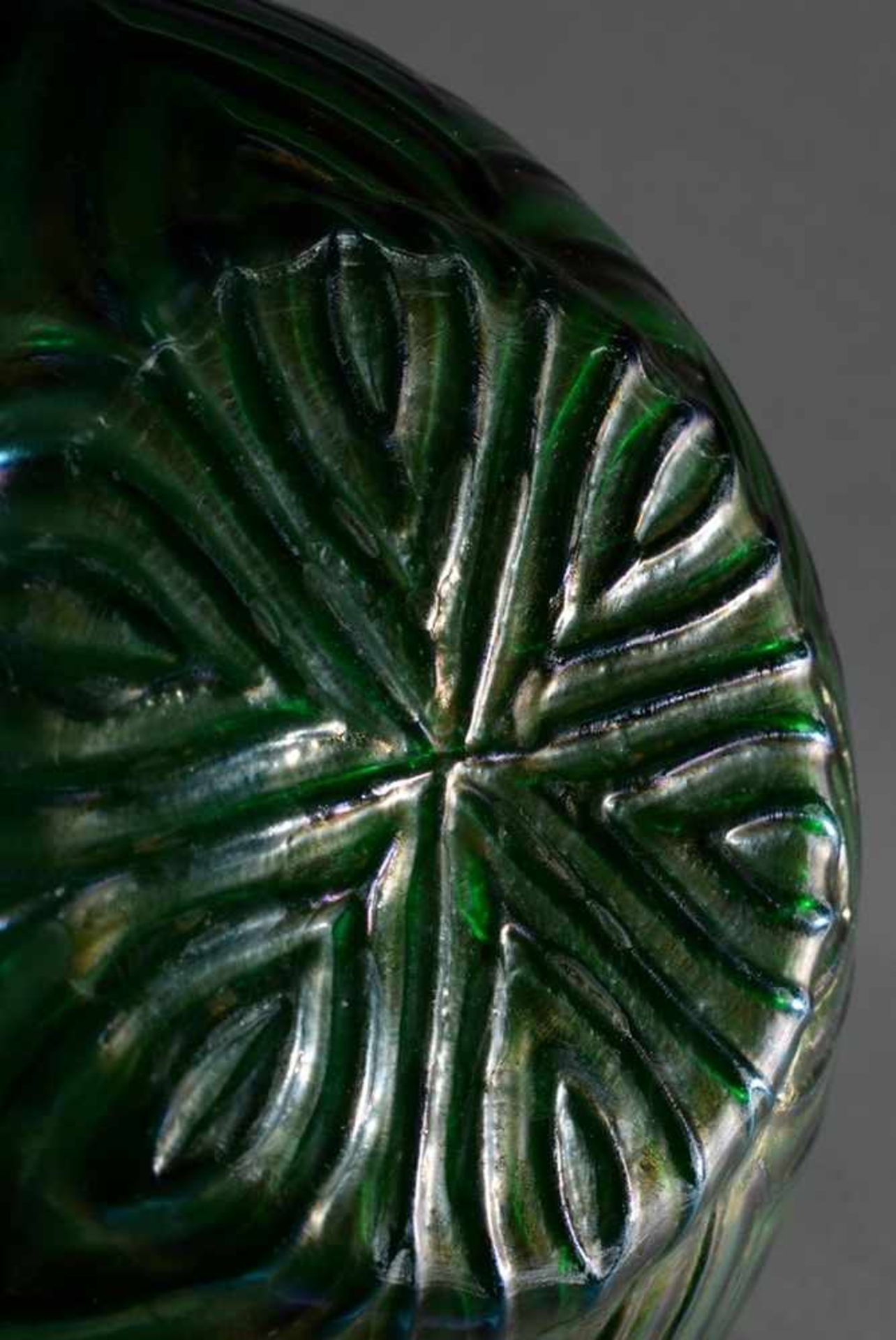 Jugendstil Steckvase mit grünem Lüsterdekor und Metallaufsatz, H. 15cm, Rand etwas bestoßen, - Image 2 of 4