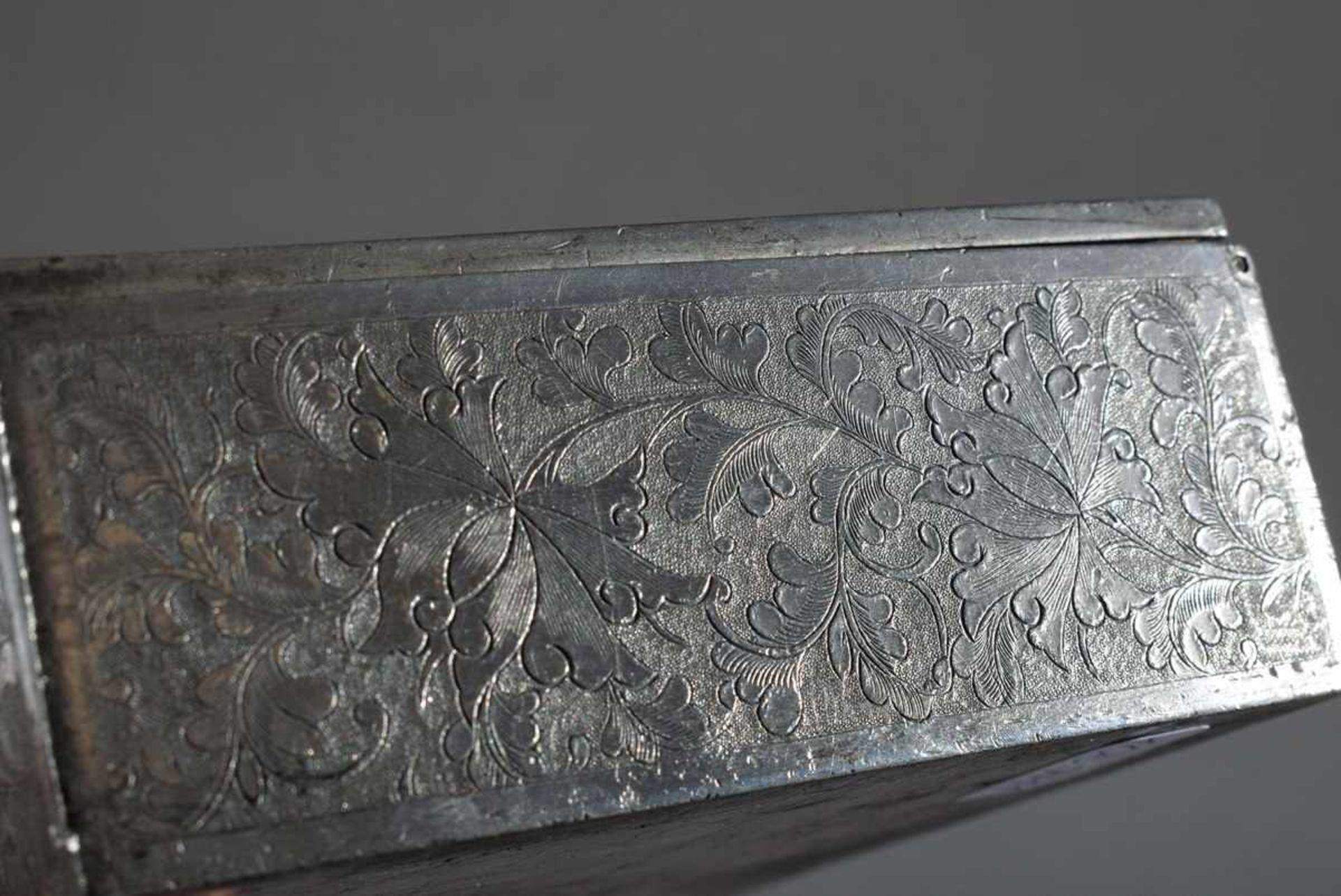 Chinesischer Tombak Dose mit ziseliertem Lotusranken Dekor und Cloisonné Deckel "Hirsch, Kranich, - Image 5 of 5