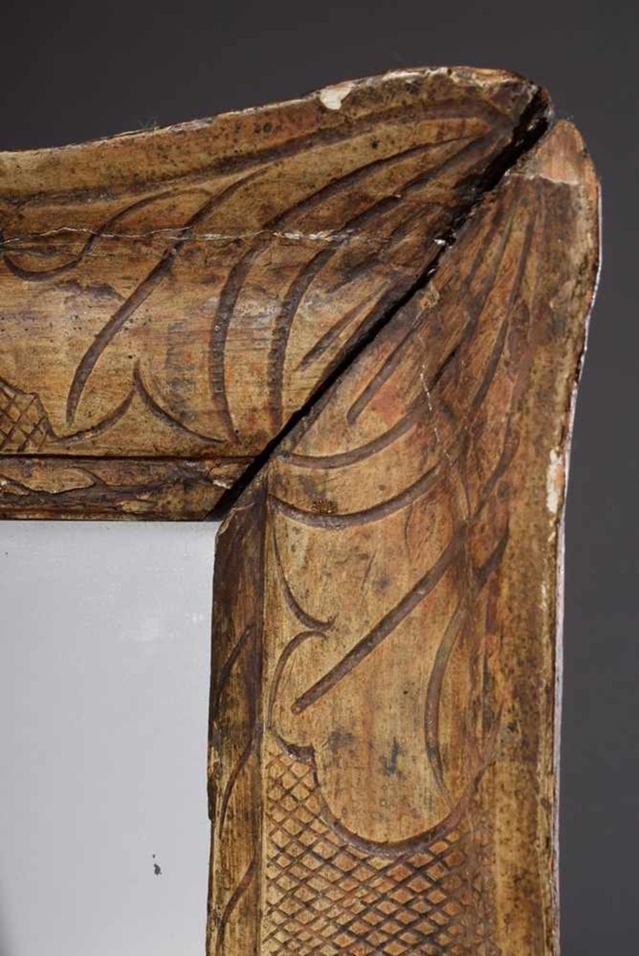 Antiker römischer Rahmen mit ornamentiertem Stucco auf Holzkorpus, patiniert, um 1800, 50x41cm, - Bild 2 aus 3
