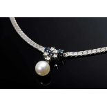 WG 750 Collier mit Brillanten (zus. ca. 0.15ct/VSI/W) Zuchtperle sowie Saphircarrées (zus. ca. 0.