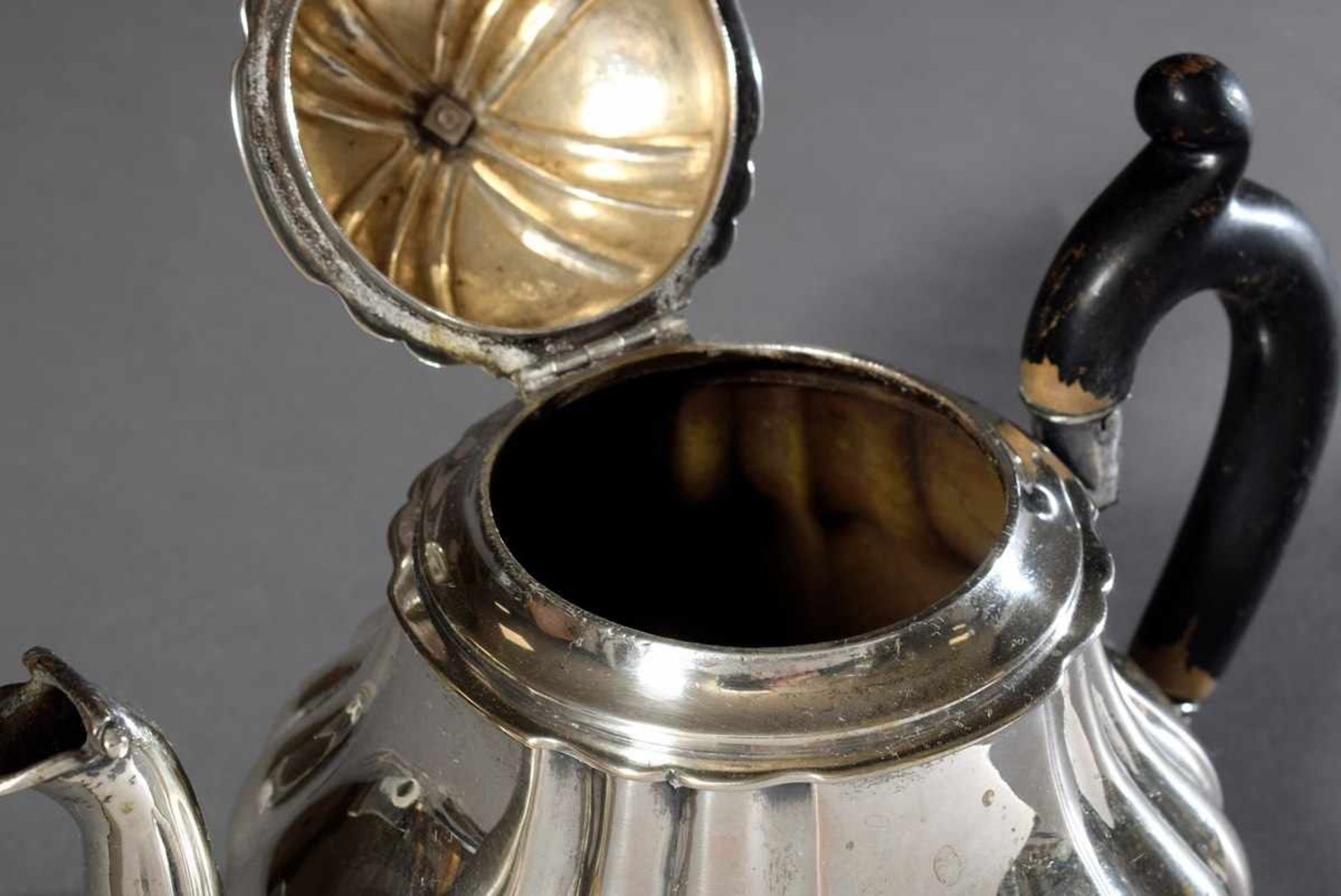 Teekanne mit schwarzem Henkeln, Bruckmann & Söhne, Silber 12 Lot, 571g, H. 15cm, Henkel etwas - Image 3 of 3