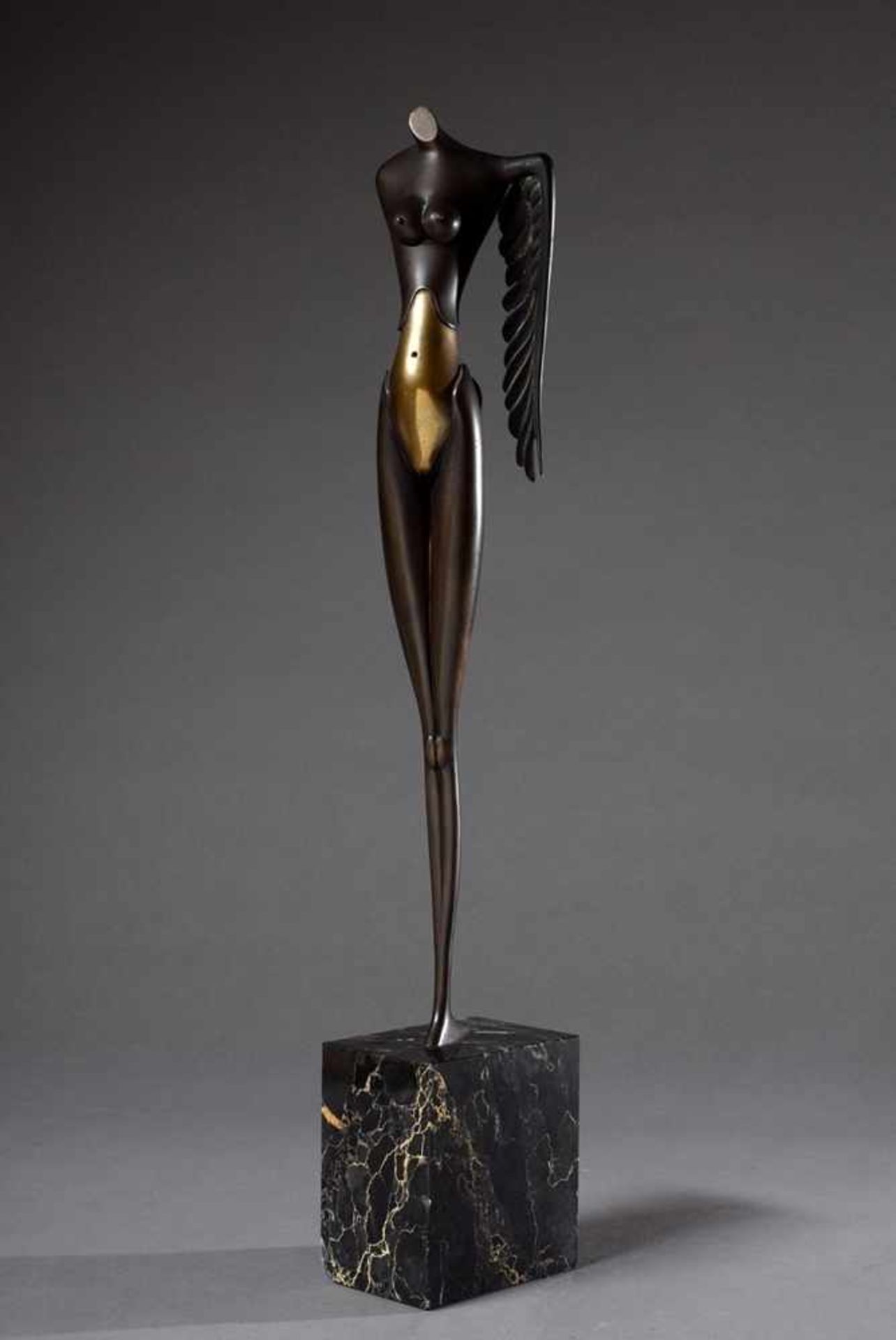Wunderlich, Paul (1927-2010) "Nike", Bronze auf Marmorsockel, nummeriert 938/1000, Gießerstempel: