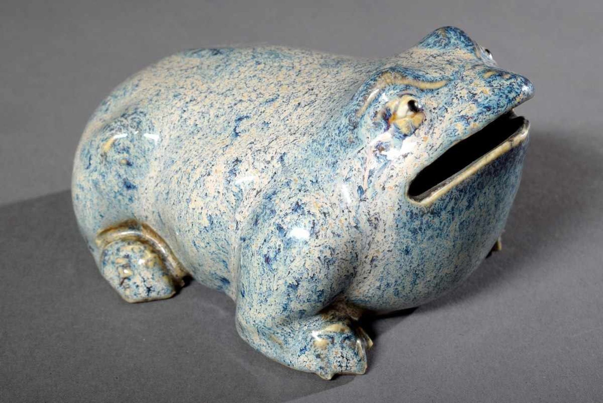 Chinesische Keramik Figur „Frosch“ mit verlaufender hellblau/beiger Glasur in der Art von jun-yao,