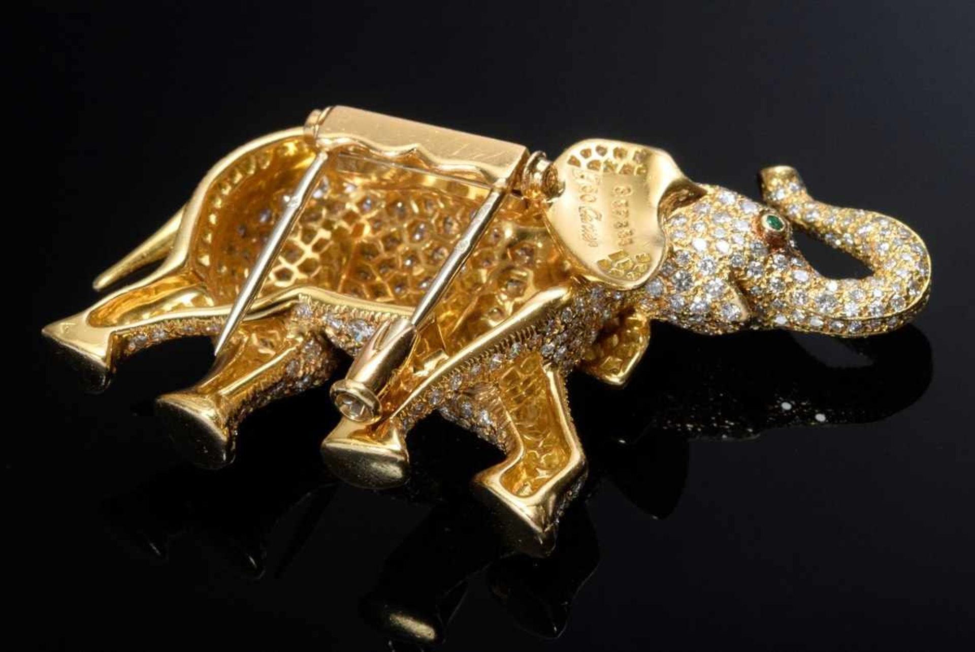 GG 750 Cartier Nadel "Elefant" mit Brillantpavée (zus. ca. 5ct/IF-VVSI/TW) und Smaragdaugen, Ref.- - Bild 3 aus 4