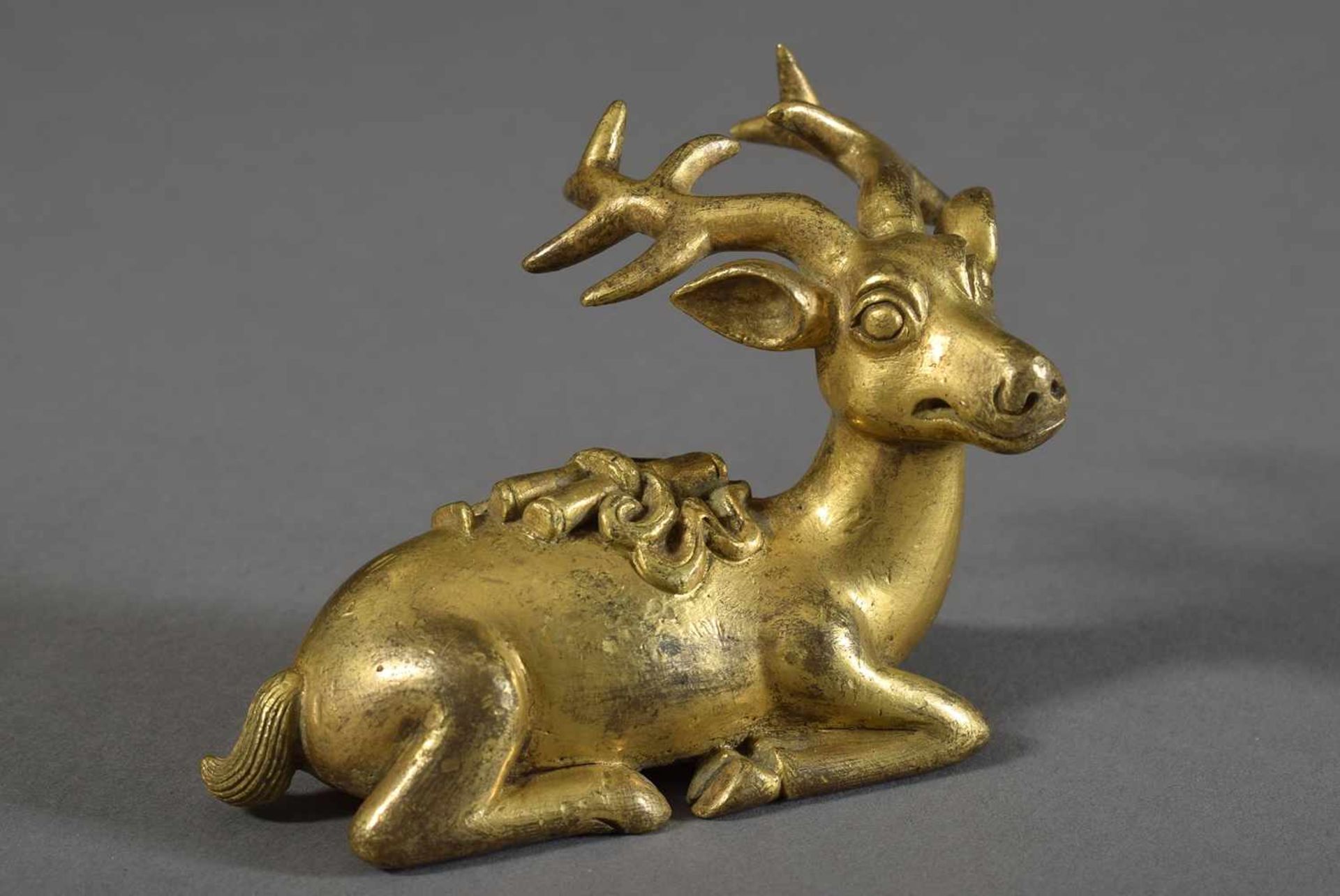 Chinesischer Bronze "Liegender Hirsch", vergoldet, 6,4x9x6cmBronze "Lying stag", gold-plated, 6,