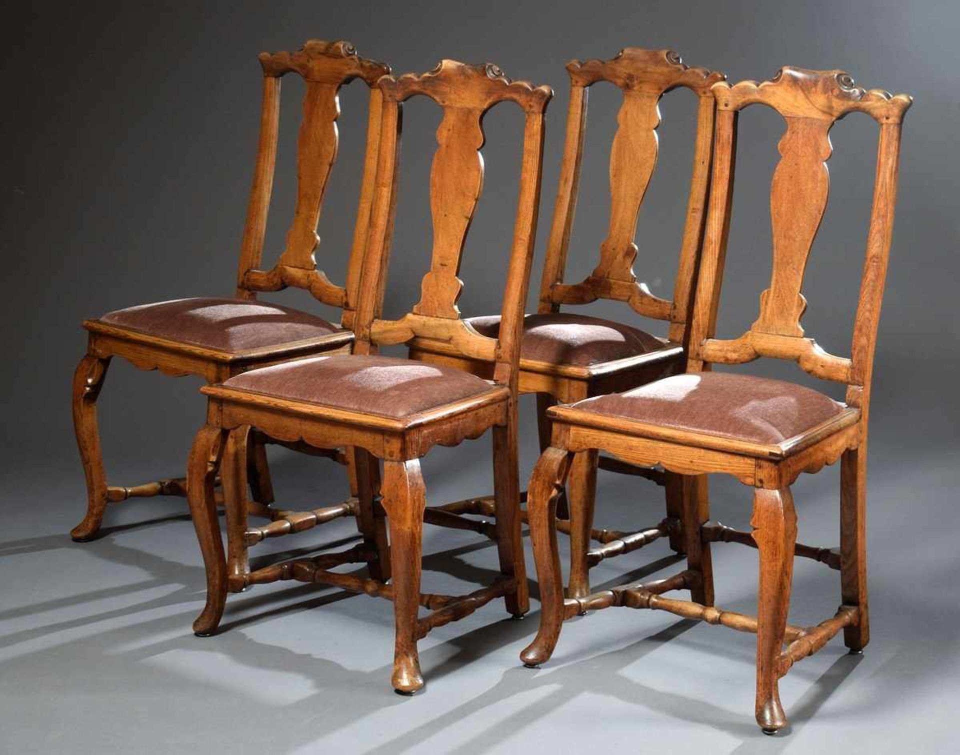4 Rustikale Barockstühle mit Stollengestell und Griffvolute an der Lehne, Buche mit