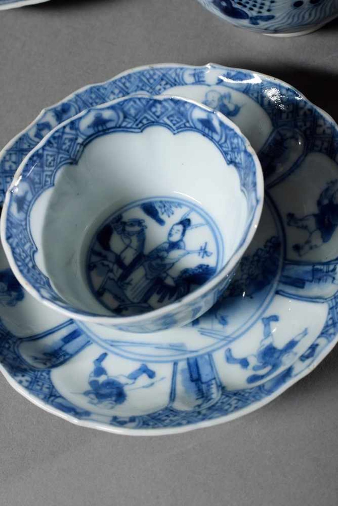19 Diverse Teile Porzellan mit verschiedenen Blaumalerei Dekoren: 1 vierpassige Platte (22x17cm), - Bild 3 aus 10