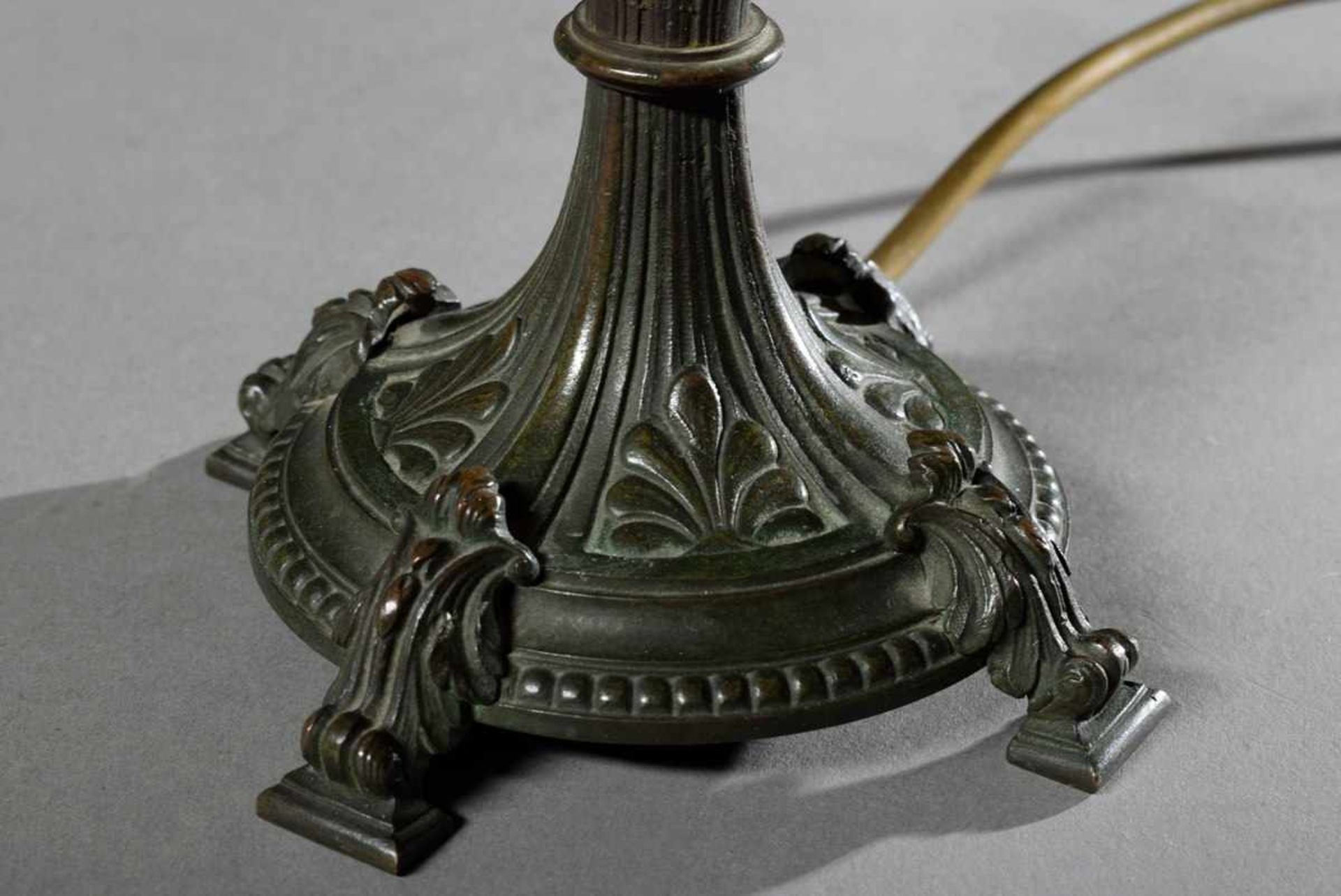 Paar Lampen mit roten Stein Vasenfüßen mit Metallmontierung in klassizistischer Façon, H. 60cm, 1x - Image 3 of 4