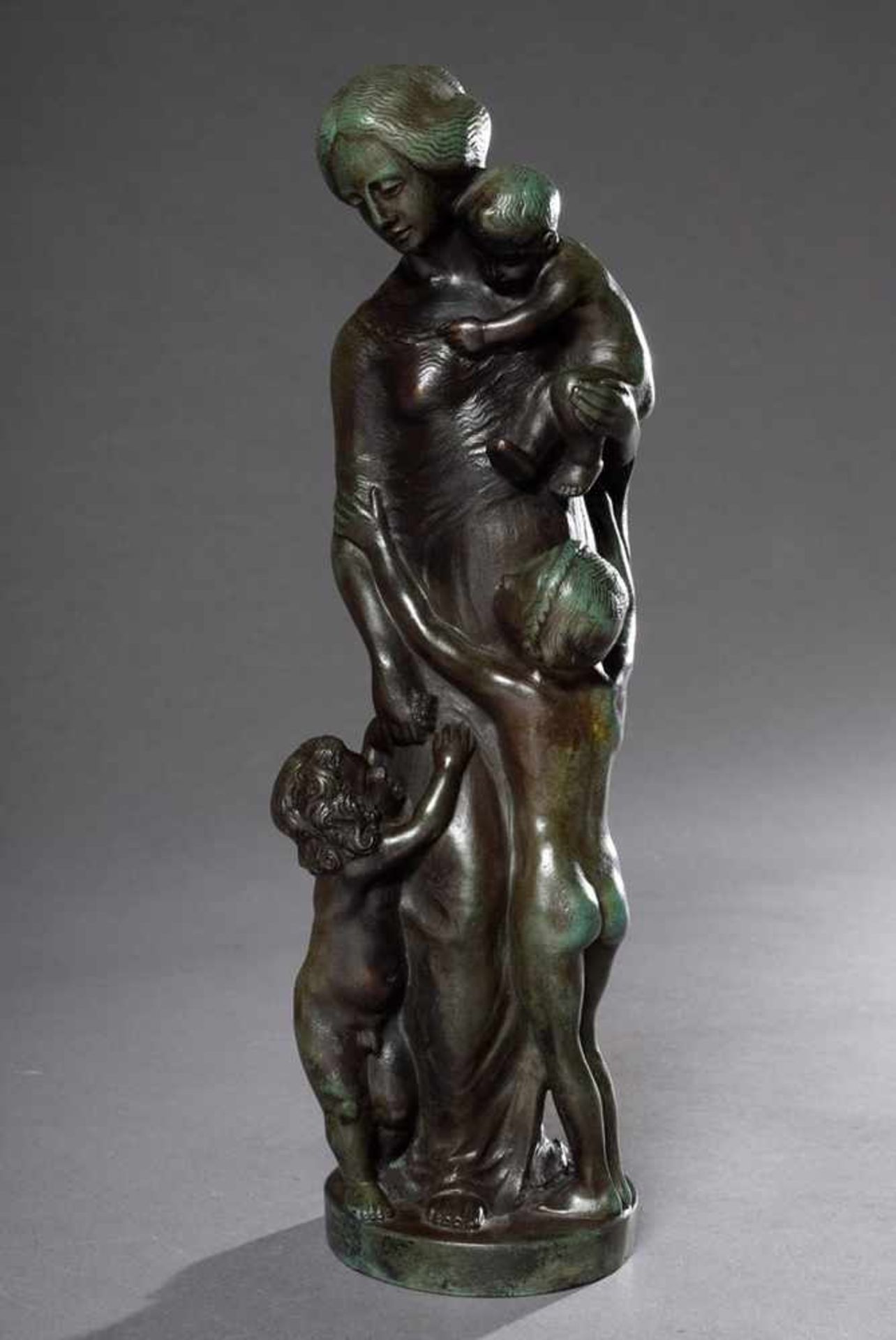 Schönauer, Alexander (1871-1955) "Mutterschaft", seltene Bronzeplastik des Hamburger Silberschmieds,