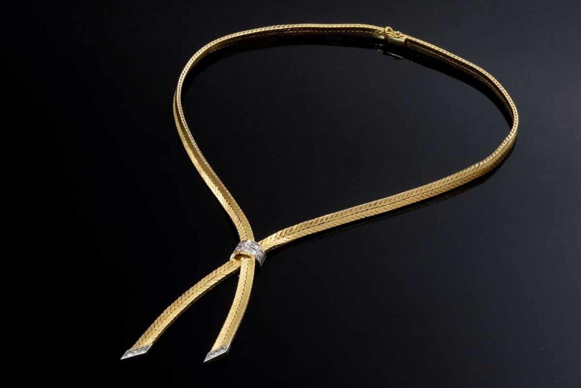 GG 750 Collier im Fuchsschwanzmuster mit Achtkantdiamanten (zus.ca. 0.30ct/SI/W) in WG gefasst, um