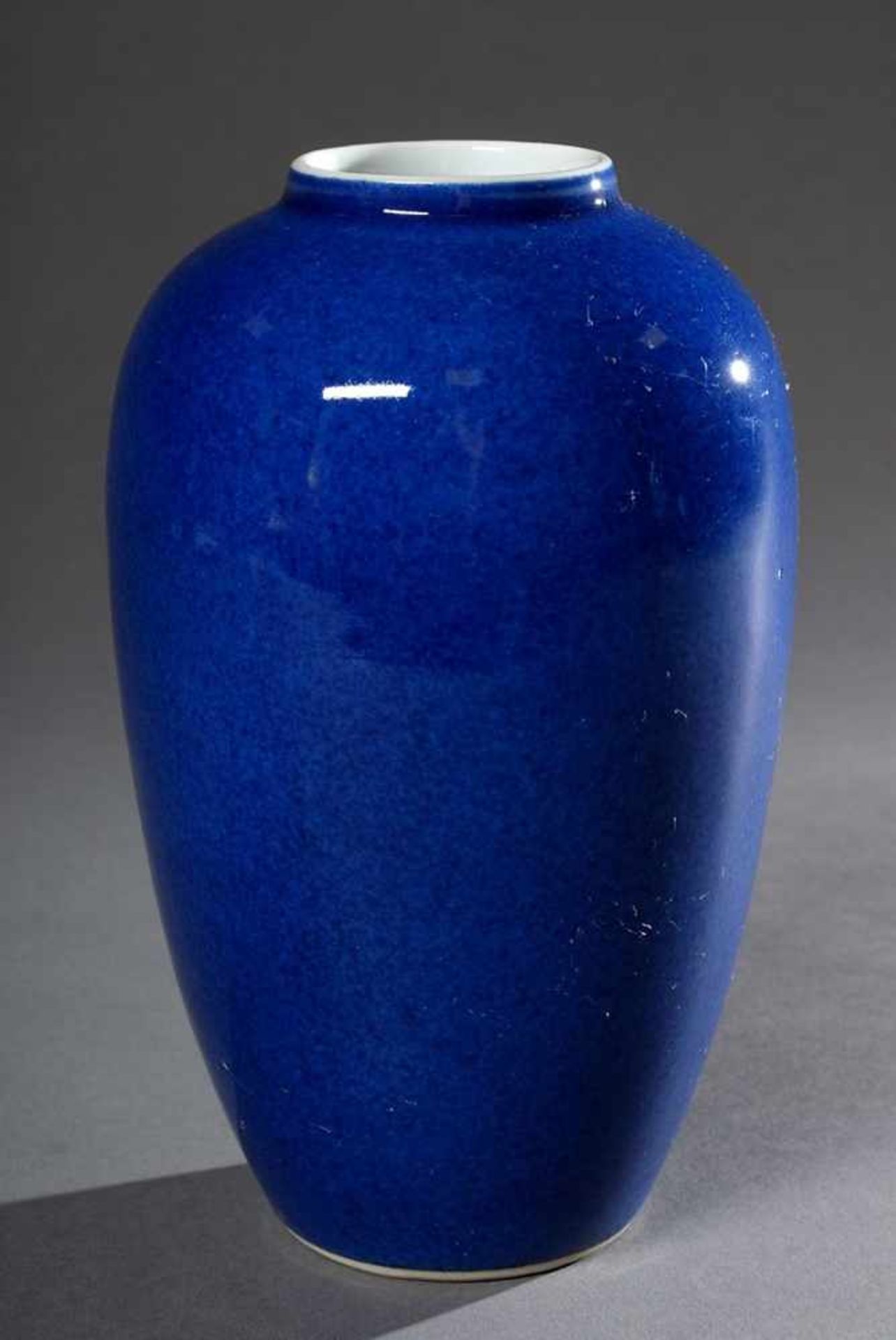 Schlichte ovoide Powder Blue Vase mit blauer Ringmarke, H. 18,5cmSimple ovoid powder blue vase